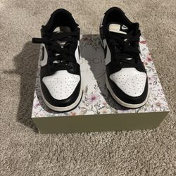 Nike Panda Dunks 