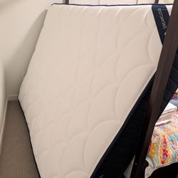 New Queen Dream Cloud Mattress