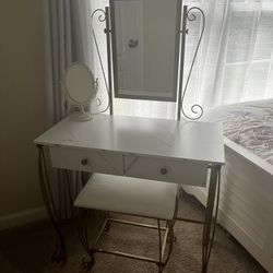 New Makeup Vanity Set