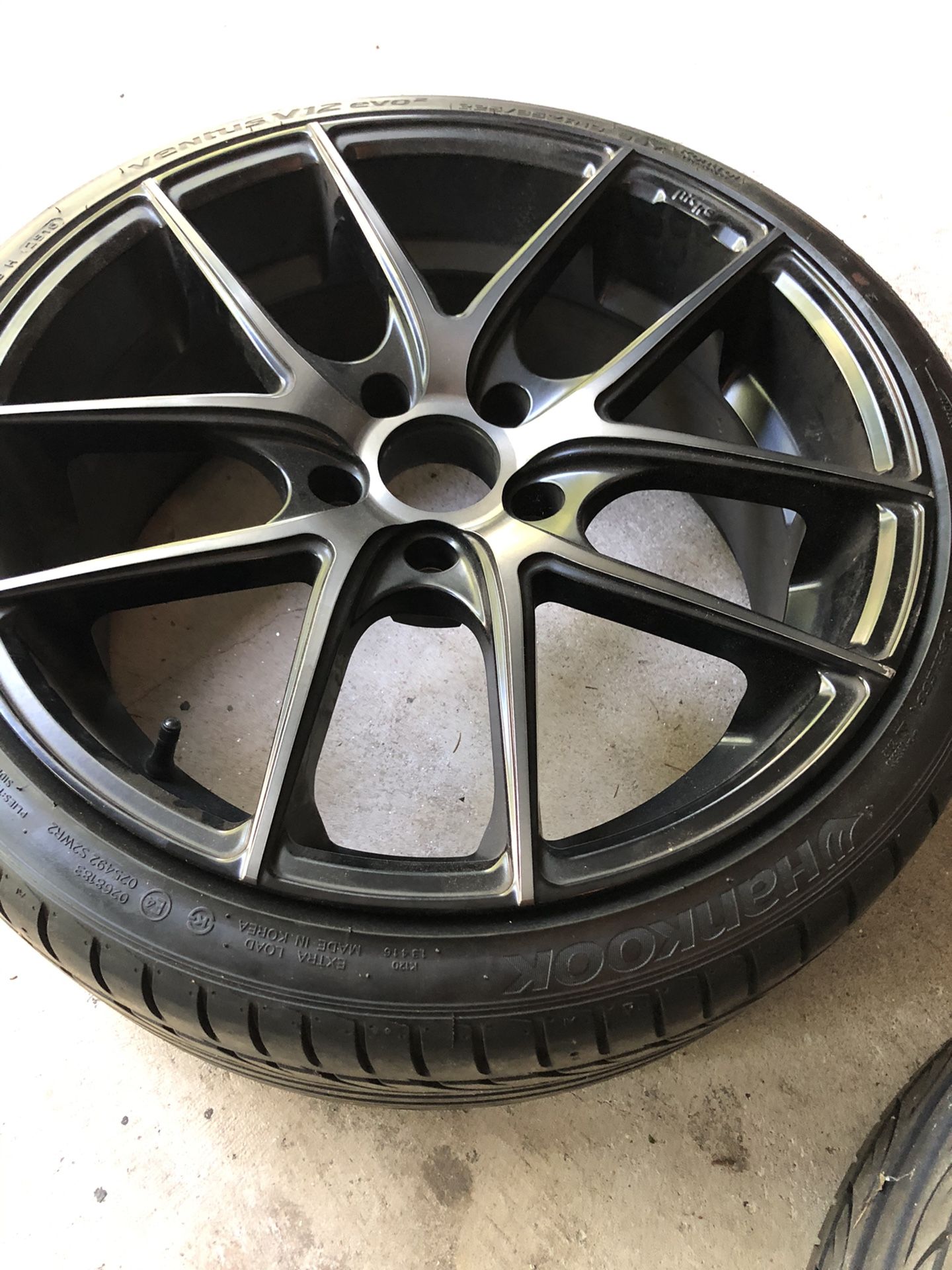 Set of Wheels and tires, staggered 19” Targa Niche.