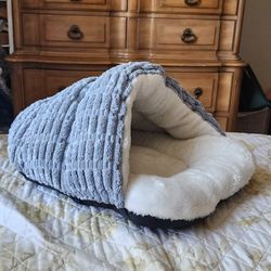 Small Pet Bed-New