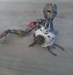 Hot Toys 🔥 Battle Damaged Ultron