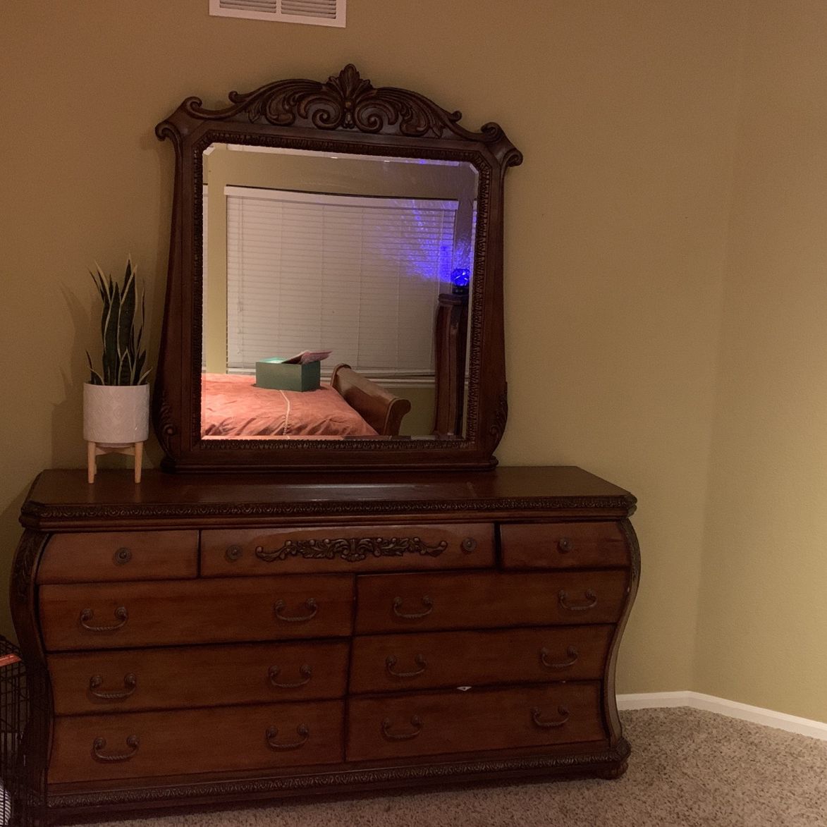 7 Pc 100% Oak & Marble Queen Size Bedroom Set