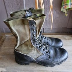 Genuine US Army Vietnam War Jungle Boots size 5½
