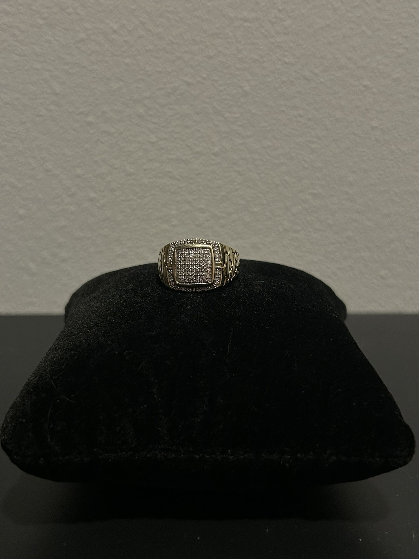 10K NATURAL DIAMONDS RING