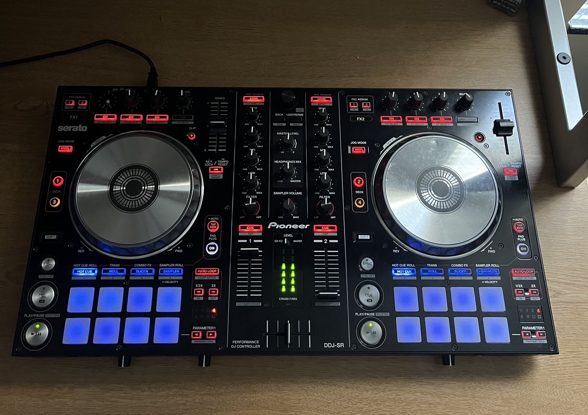 Pioneer DDJ-SR DJ Controller