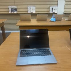 (2020) 13” MacBook Pro Touchbar / 1 TB SSD / 16 GB MEMORY / M1 Chip