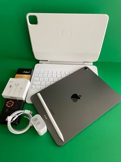Apple IPad Air 5th Generation (10.9” Liquid Retina/ M1 chip / 2022 Model) 64GB with pen, keyboard case & Accessories (256gb $479)