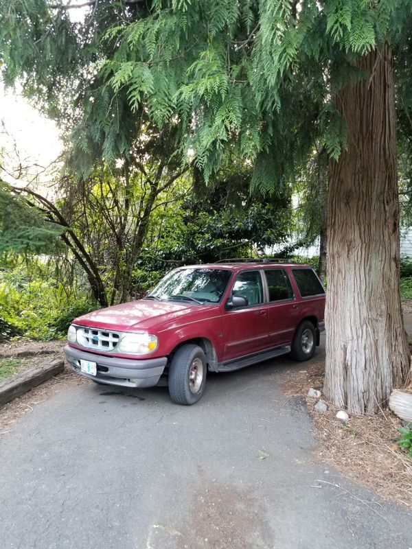 1996 Ford Explorer V8 Xlt AWD $1000 for Sale in Olympia, WA - OfferUp