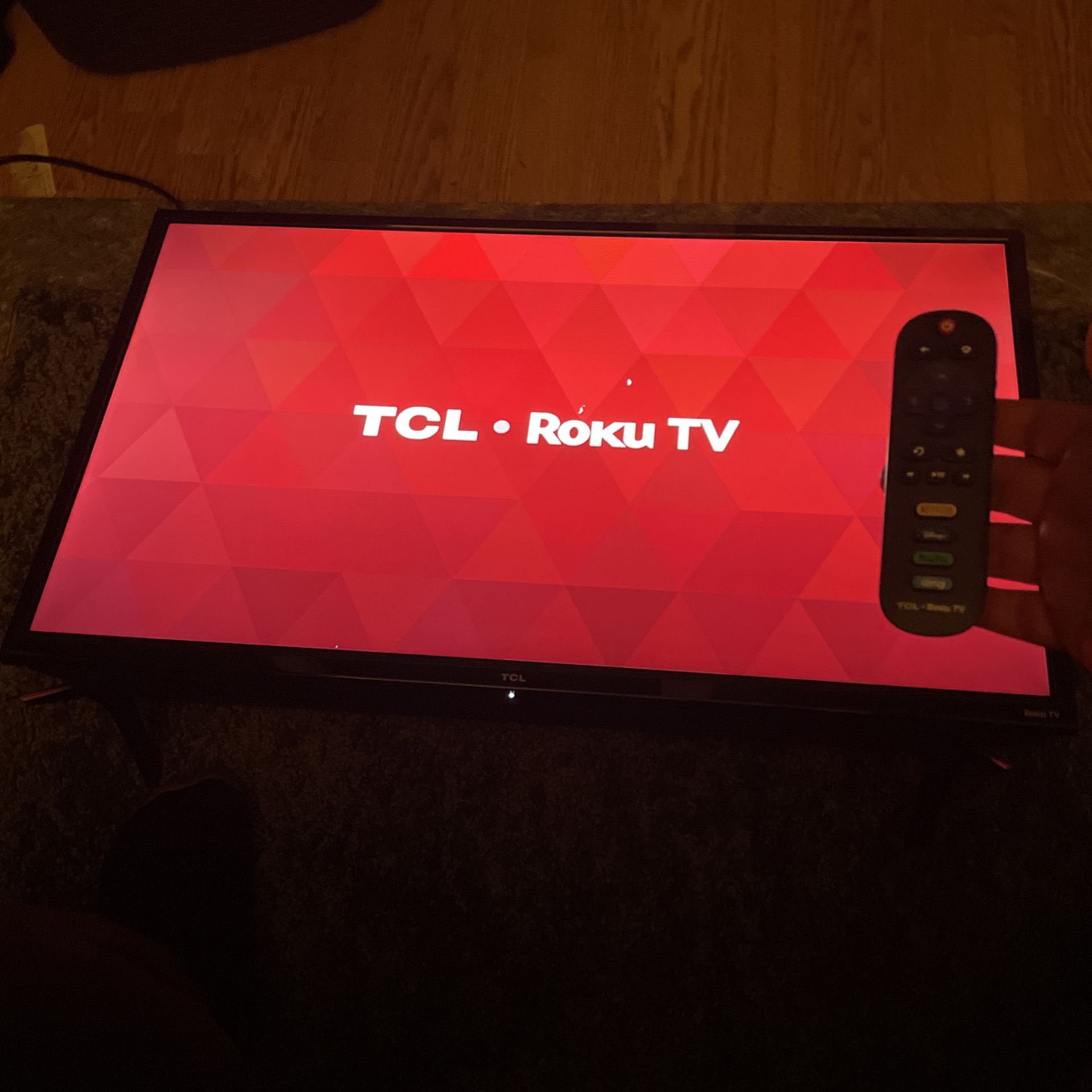TCL 35 Inch 1080p  ROKU Tv With Remote 