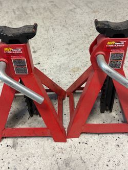 Set of jack stands