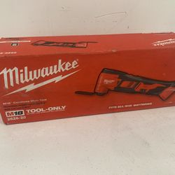 Milwaukee M18 18-Volt Lithium-Ion Cordless Oscillating Multi-Tool (Tool-Only)