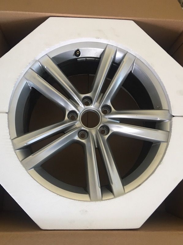 Volkswagen Passat Alloy Wheel 8Jx18H2, ET48, Original Part