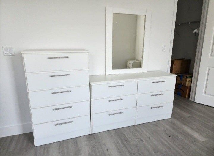 Dresser Whit Mirror And Chest **** Cómoda Con Espejo Y Gavetero