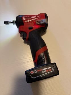 Milwaukee drill 12v