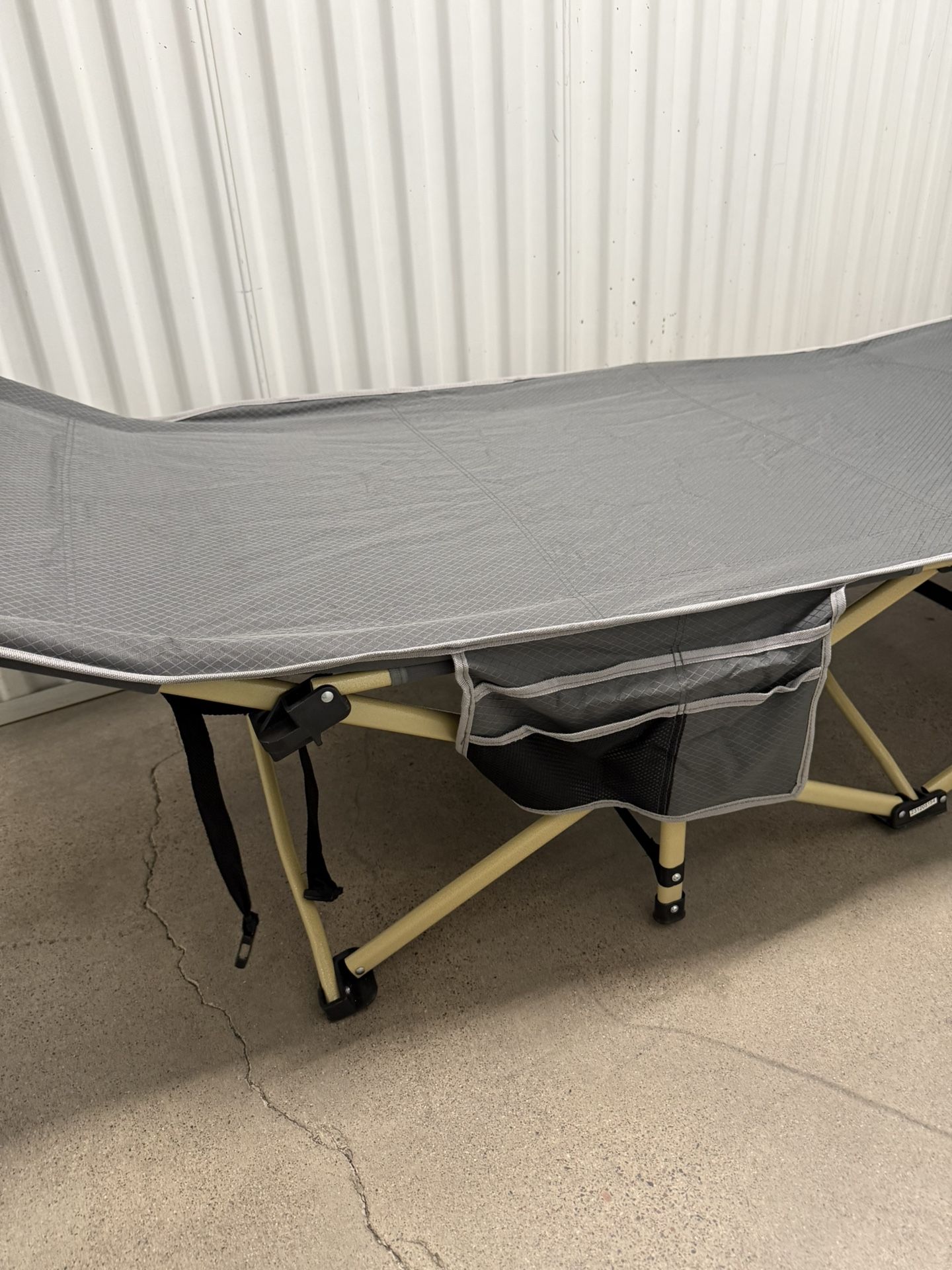 Sportneer heavy duty 1200D Double Layer Oxford Foldable Camping Cots for Adults with Carry Bag & 2 Side Pockets