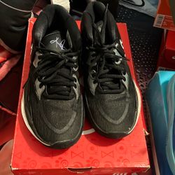 Black, Silver & White Kyries 