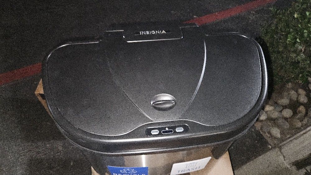 18 Gallon Insignia Automatic Touchless Trashcan