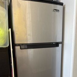 Magic Chef Mini Fridge 3.1 CF 