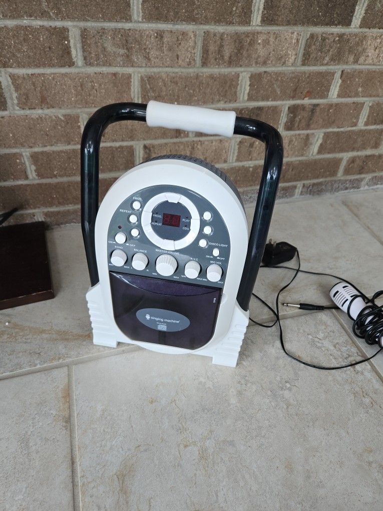 Singing Machine / C D Player