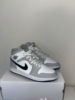 Wmns Air Jordan 1 Mid w/ Box  Size 9.5Wmns