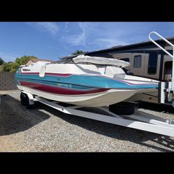 1995 Hallett Deck Boat