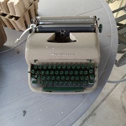 Remington  Quiet Riter  1950s  In Good Condition  New Goes For 5,701 Dollars Just Asking 