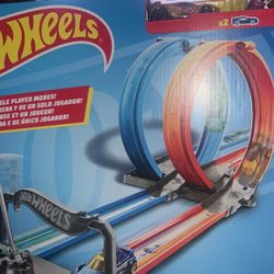 Hot Wheels Double Loop Dash Drag Racing with 2 Vehicles Playset