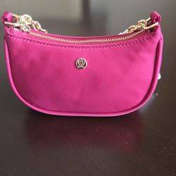 Lululemon Nano Shoulder Bag