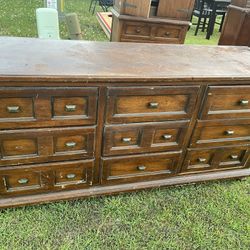 Dresser 
