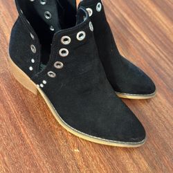 Boots 5 1/2