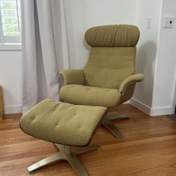 Olander Mid-Century Modern Recliner Chair with a Swivel Base, 31.1"W, Lemongrass