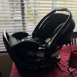 Graco Infant Car seat With Base. 
