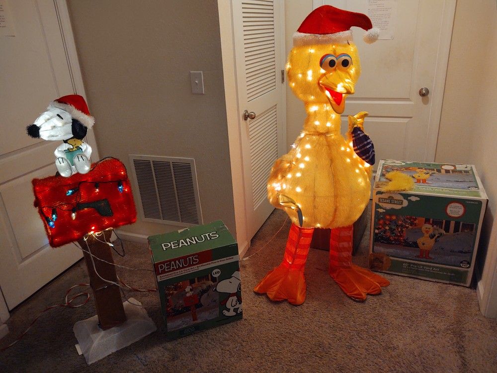 Large 5ft Big Bird Light Up Christmas Decoration and Snoopy Mailbox
