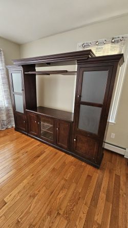 Entertainment center