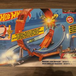 Hot Wheels Massive Loop Mayhem Track Set