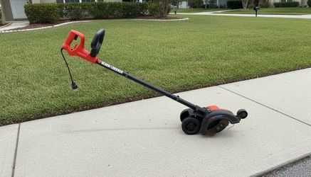 Black & Decker EDGE HOG Electric Corded 2 In 1 Landscape Edger and Trencher! Works great!