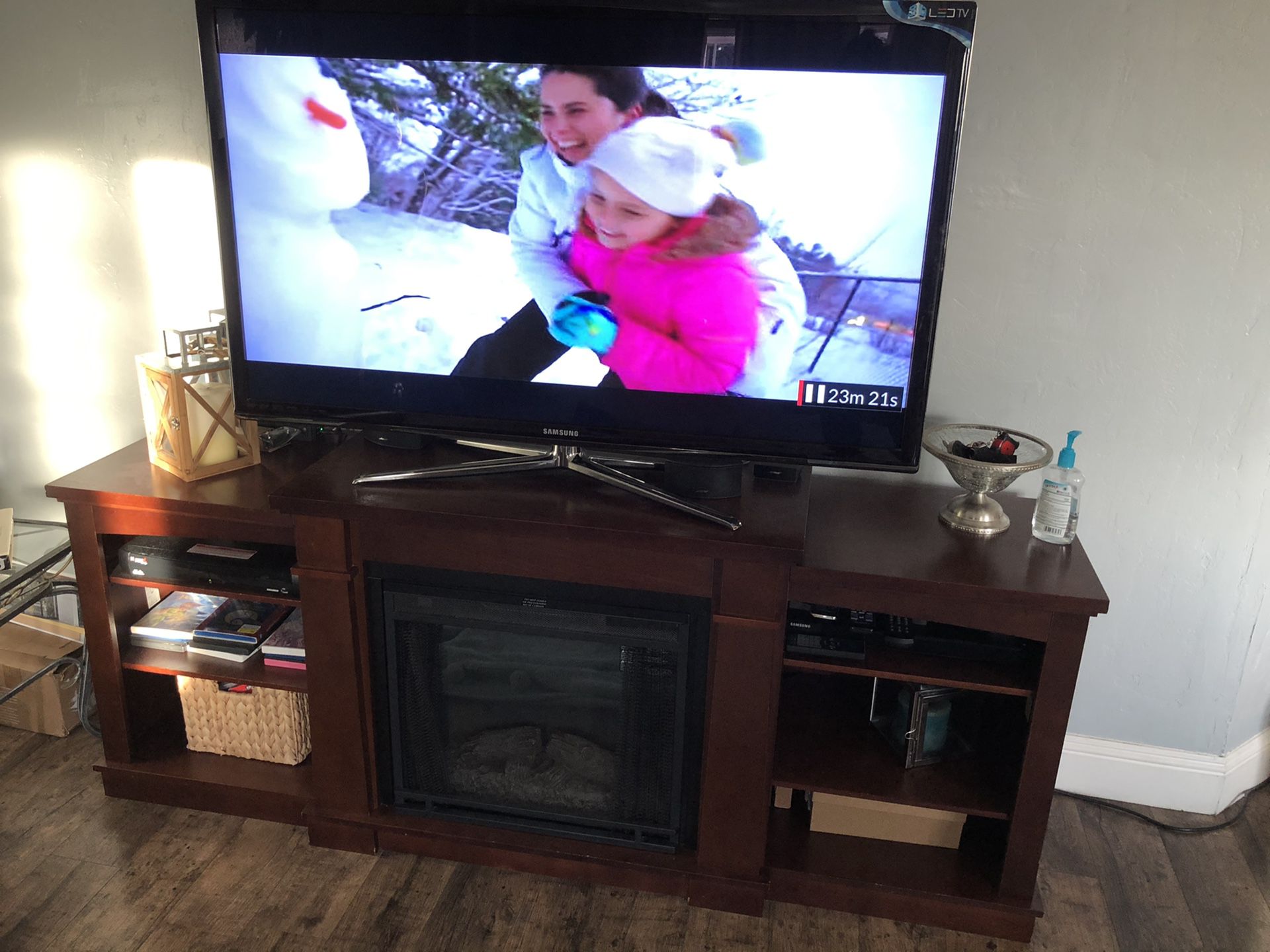 Tv stand w/shelves