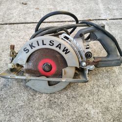 SKIL 15 Amp 7-1/4" Corded Worm Drive Circular Saw – Used (Good Condition)