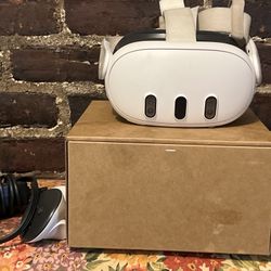 Meta Quest 3 (512GB) – Like New – Ready Today 🔥  This is the full Quest 3 (NOT the 3S). Premium model with 512GB storage.