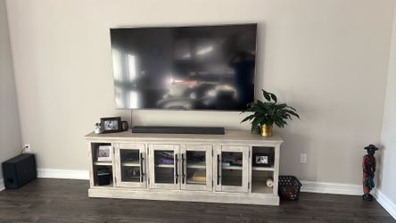 entertainment unit 