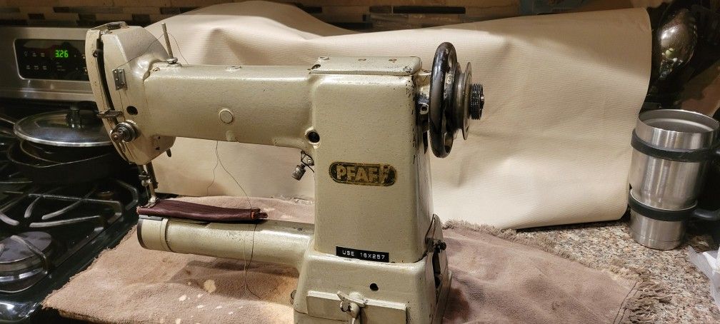 Industrial Cylinder Arm Sewing Machine