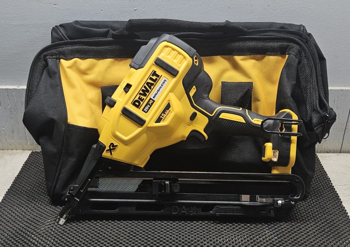 DEWALT
Finish Nailer