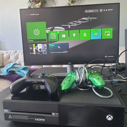 XBOX ONE 500GB plus 2 Controllers & Headset