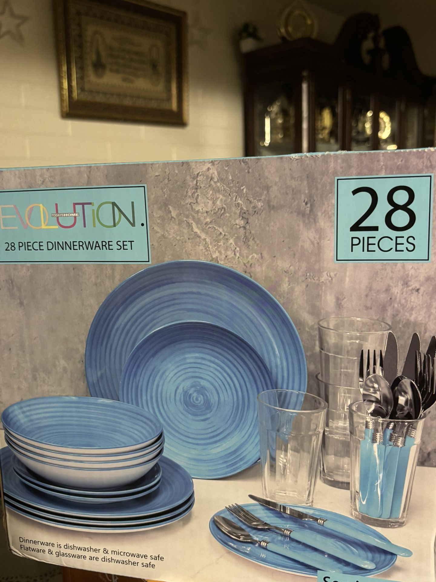 Brand New 28-Piece Dinnerware Set – Never Opened