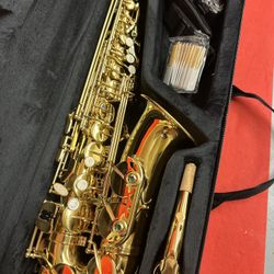 Nice Gold Alto Saxophone with New Reeds $380 Firm