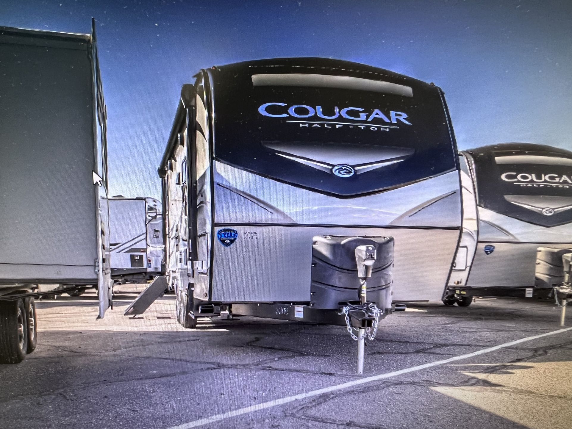 2022 COUGAR 26ft (26RBSWE) Travel Trailer 