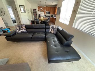 Free black sectional