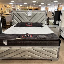 3Pcs Set Grey (Velvet E.King Bed w/Led, Dresser, Nightstand) BIG SALE💥