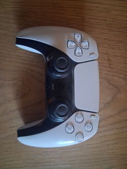 PS5 controller (malfunctioning w drift)